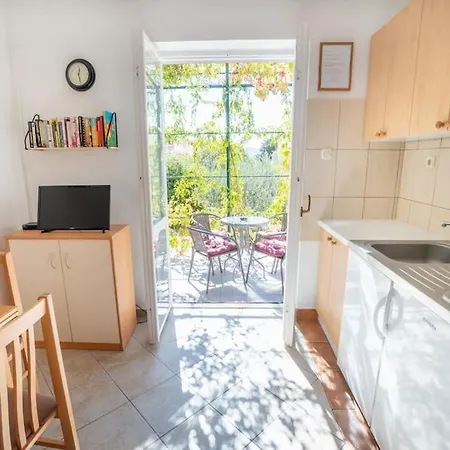 Cozy 1 Bedroom Apt/terrace/garden *