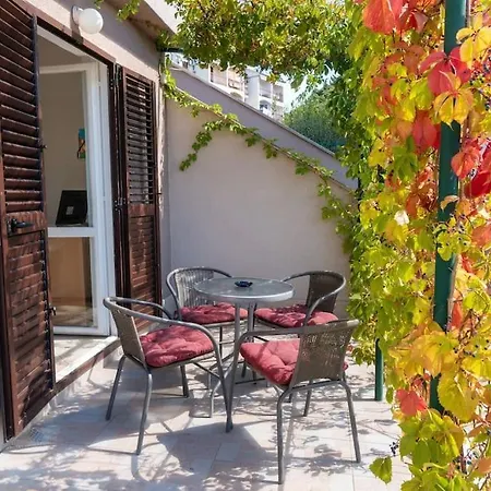Cozy 1 Bedroom Apt/terrace/garden *